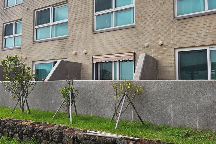 Seongsan Studio with Terrace and Sea View 16th image