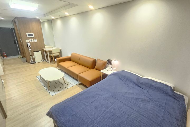 Seongsan Studio with Terrace and Sea View 4th image
