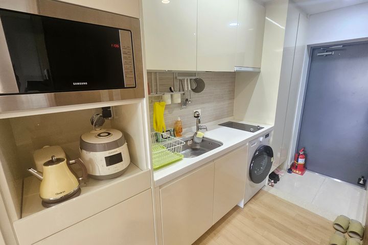 Seongsan Studio with Terrace and Sea View 1th image