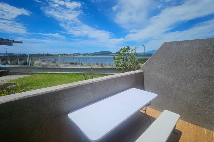 Seongsan Studio with Terrace and Sea View 15th image