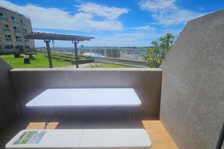 Seongsan Studio with Terrace and Sea View 14th image