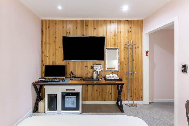Avenue Hotel 6th image