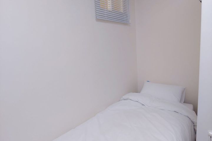 Room 603 4th image