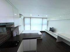 Clean, 5-minute walk from Suyeong Station 2th image
