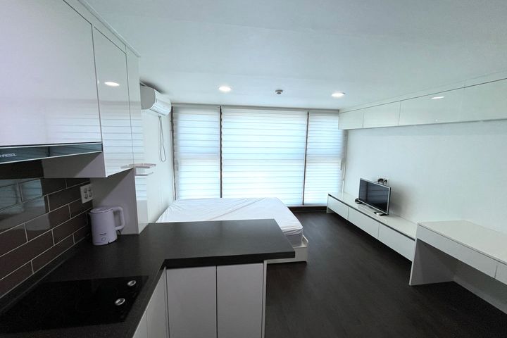 Clean, 5-minute walk from Suyeong Station 2th image