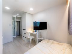 Room 307 4th image