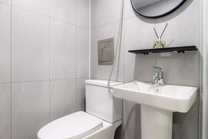 Room 307 5th image
