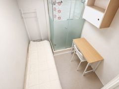 Affordable room with a private shower ๐ฐ 1th image