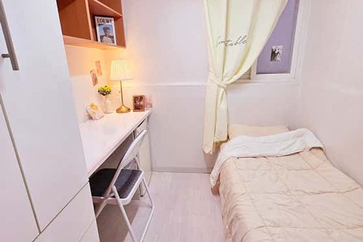A Room Where Sunshine and Leisure Linger 0th image