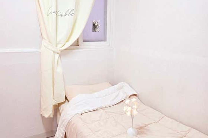 A Room Where Sunshine and Leisure Linger 1th image