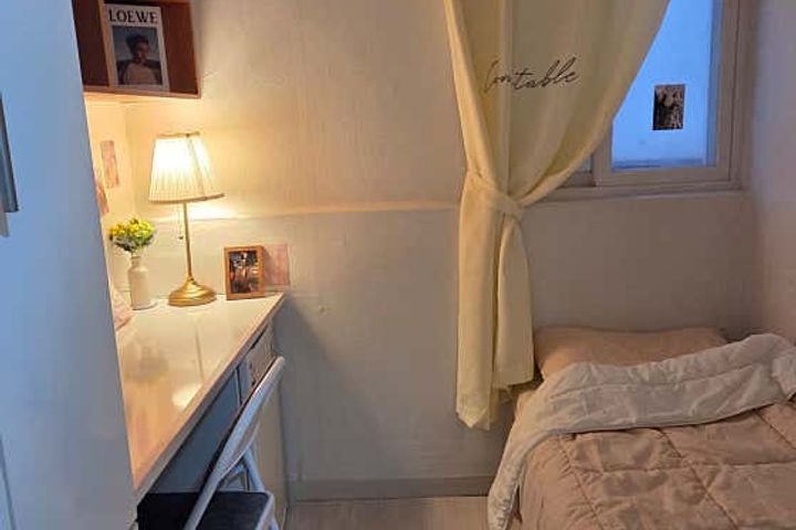 A Room Where Sunshine and Leisure Linger 2th image