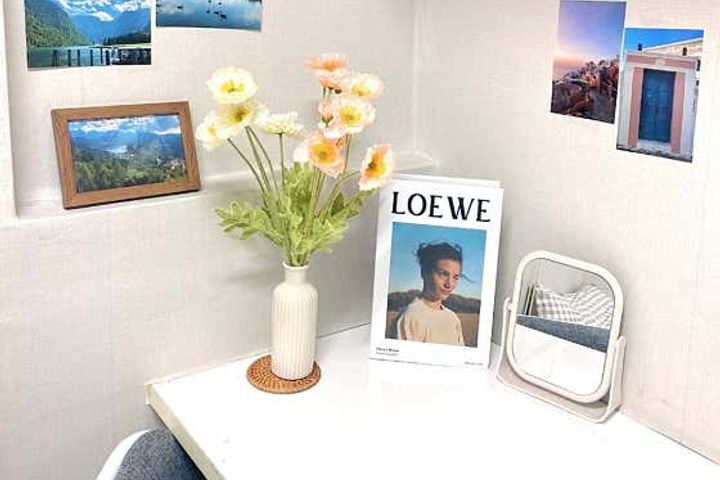 A Room Where Sunshine and Leisure Linger 3th image