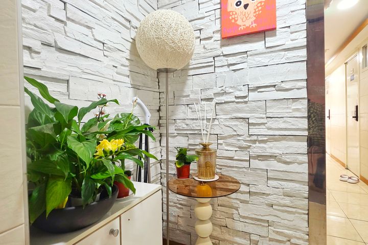 A Room Where Sunshine and Leisure Linger 5th image