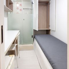 Clean private shower room Unit Image