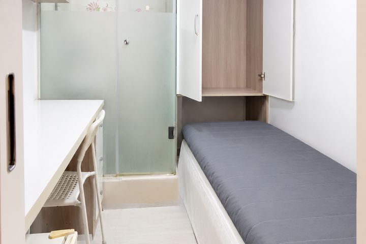 Clean private shower room 0th image