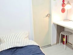 Clean private shower room 2th image