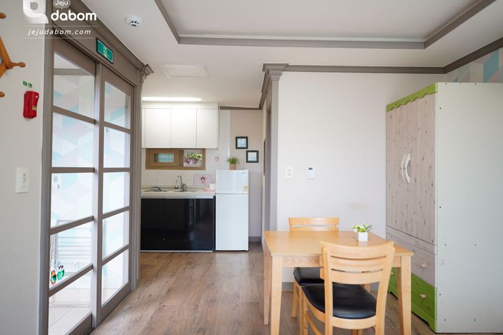 Cozy, sun-drenched detached house 2th image