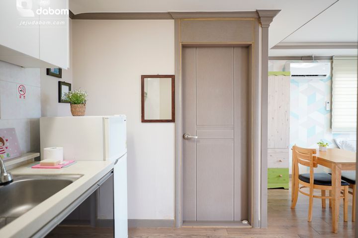 Cozy, sun-drenched detached house 5th image
