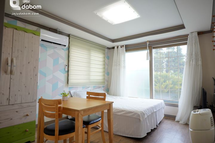 Cozy, sun-drenched detached house 4th image