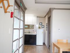 Cozy, sun-drenched detached house 6th image