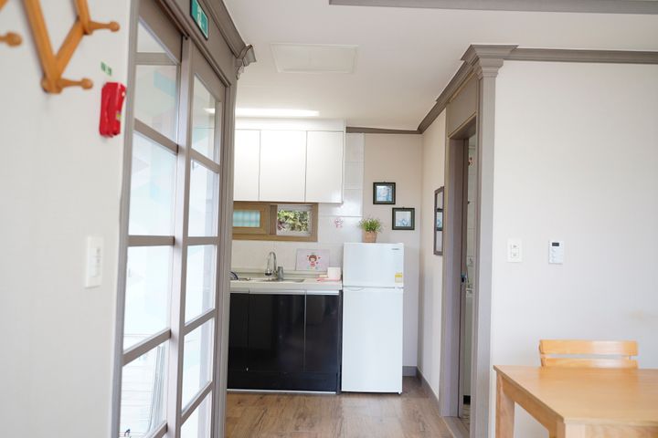 Cozy, sun-drenched detached house 6th image