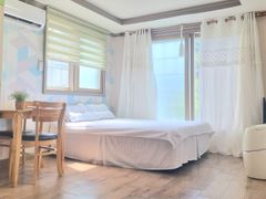 Cozy, sun-drenched detached house 0th image