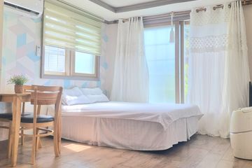 Cozy, sun-drenched detached house