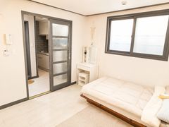 Newly built, wood-toned interior near Seodaeg 2th image