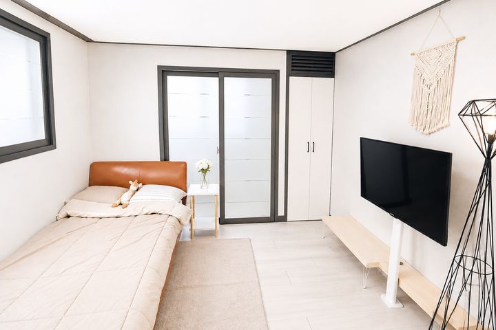 Newly built, wood-toned interior near Seodaeg 0th image