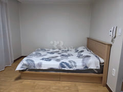 Neat studio apartment in Sanho-dong 1th image