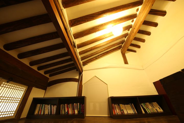Main Reception Quarters (Main Sarangchae) 18th image