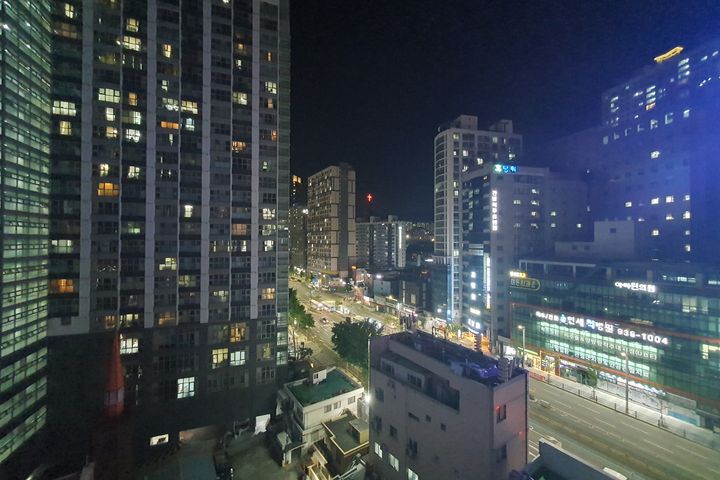 An expansive city view in the heart of the ci 3th image