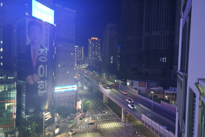 An expansive city view in the heart of the ci 2th image