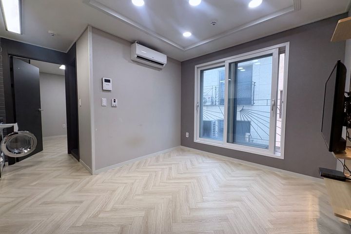 Newly built! Neat studio with a separate kitc 4th image