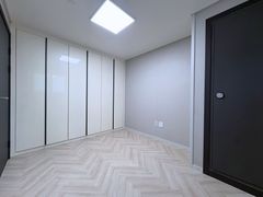Newly built! Neat studio with a separate kitc 8th image