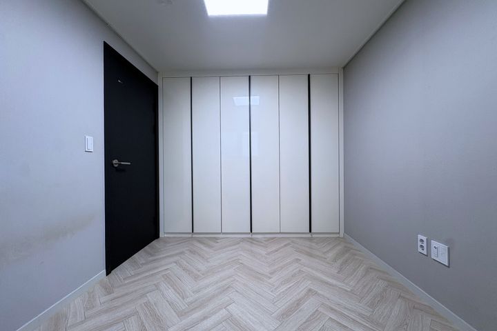 Newly built! Neat studio with a separate kitc 9th image