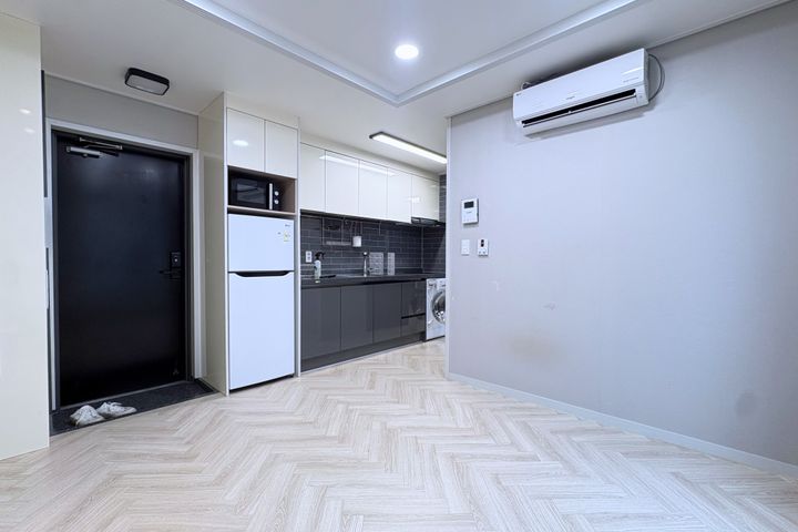 Newly built! Neat studio with a separate kitc 2th image