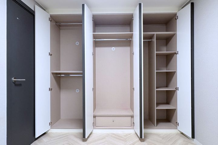 Newly built! Neat studio with a separate kitc 10th image