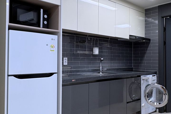 Newly built! Neat studio with a separate kitc 3th image