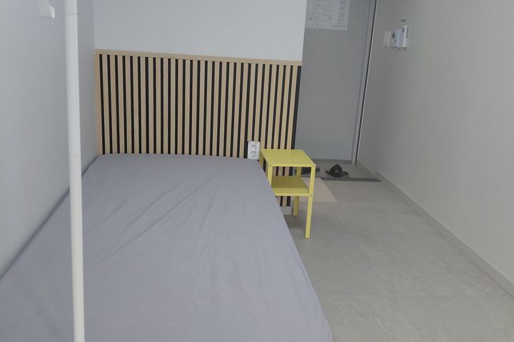 Unit 1 - Women only 3th image