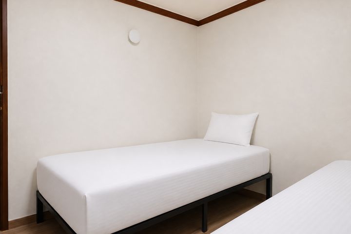 Monthly Rental House Twin Room A 3th image