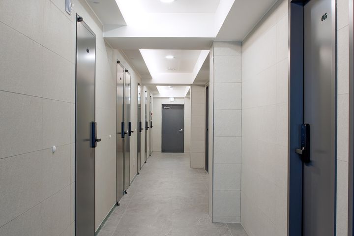 Room 402 (Suite) 7th image