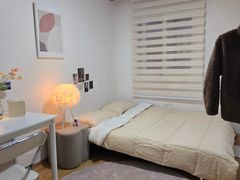 10 minutes from Itaewon Station; a hotspot in 14th image