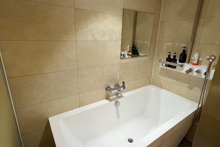 Room 603 4th image