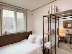 Fully furnished unit (Type 8A), 5-minute walk 3th image