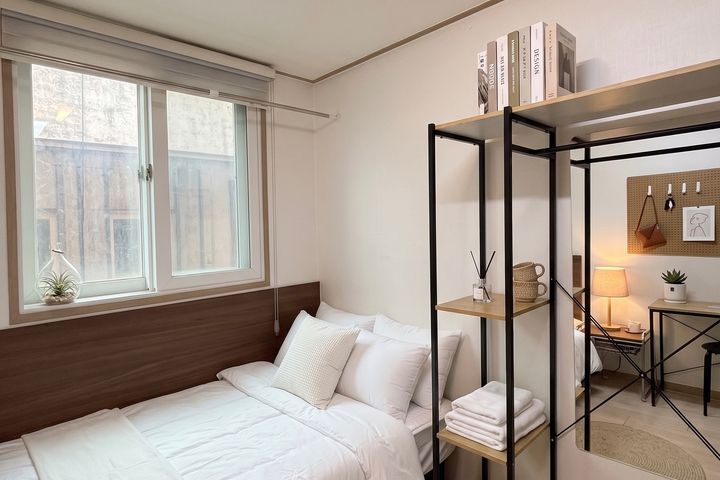 Fully furnished unit (Type 8A), 5-minute walk 3th image