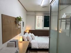Fully furnished unit (Type 8A), 5-minute walk 0th image