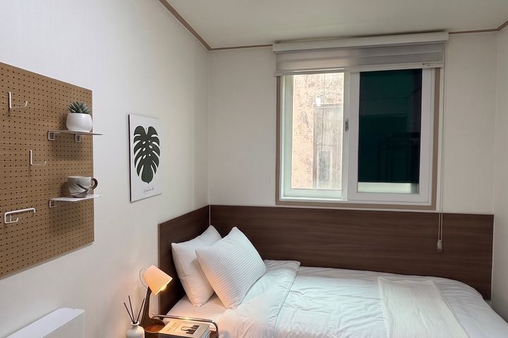 Fully furnished unit (Type 8A), 5-minute walk 2th image