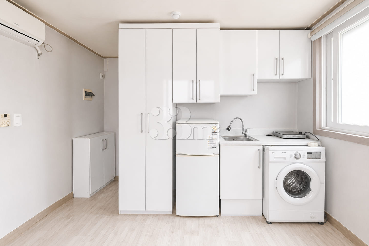 Studio apartment with an unobstructed view an 1th image