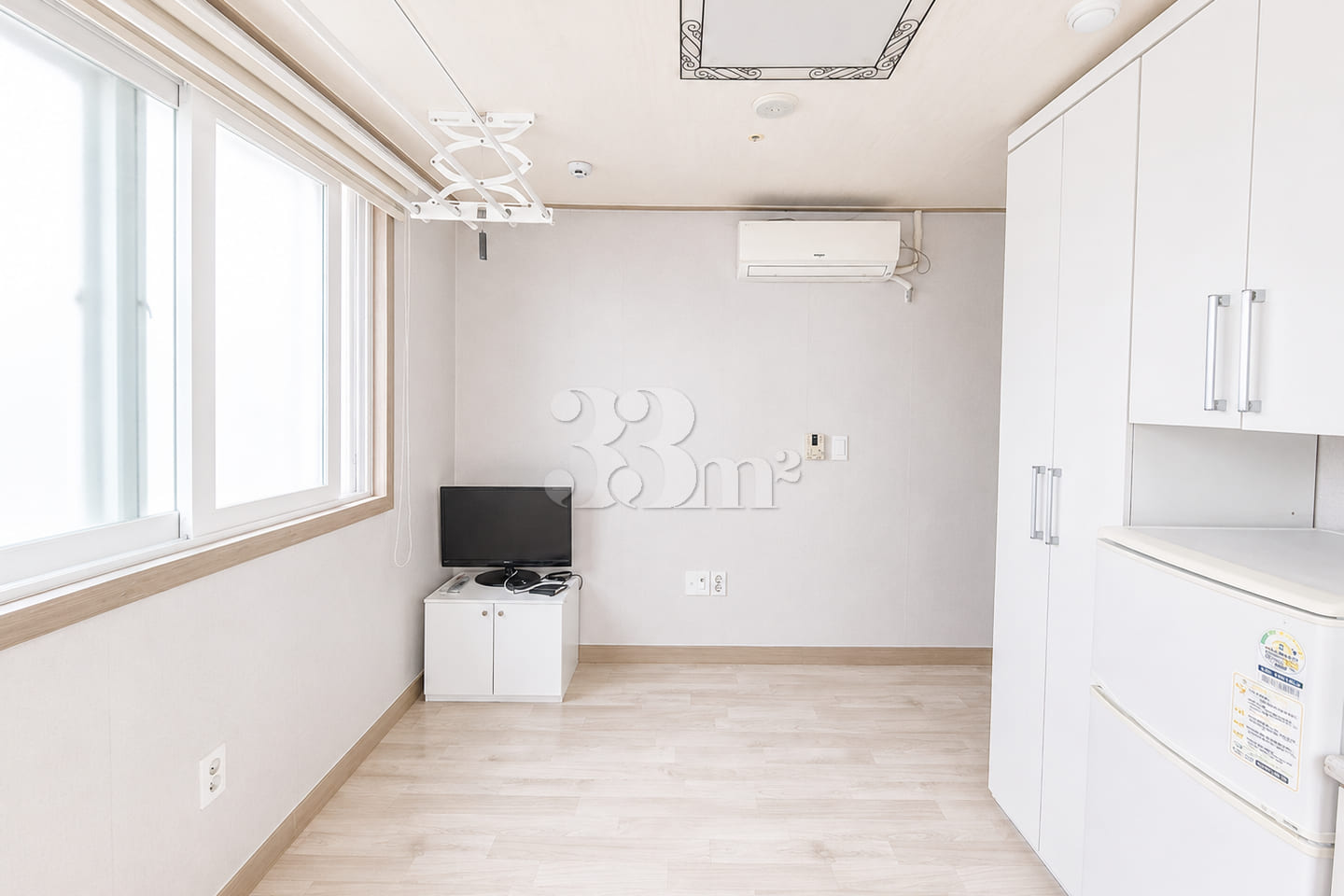 Studio apartment with an unobstructed view an 2th image